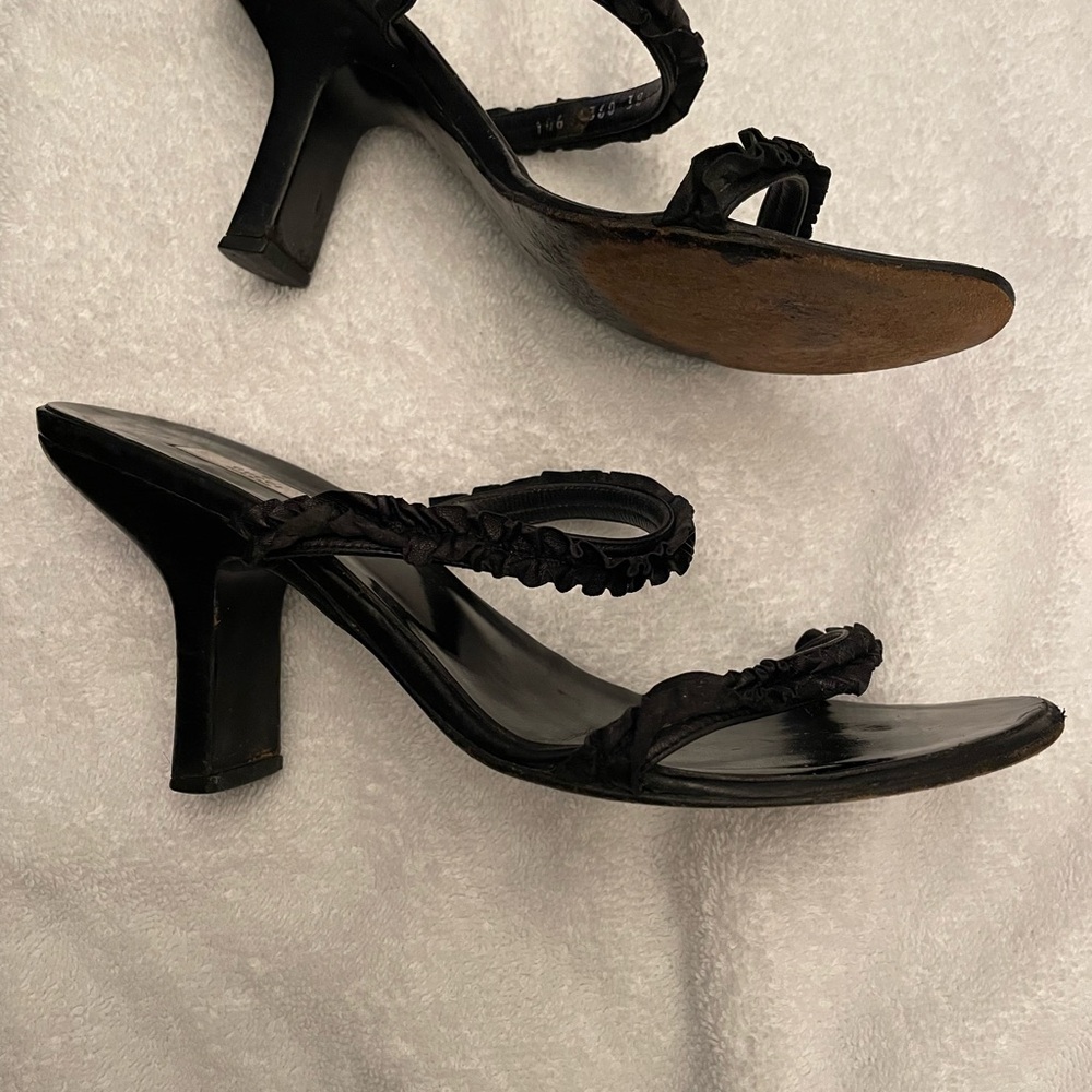 Gucci Women's Elegant Black Heels - Picture 3 of 6